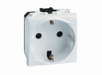 DKC Электрическая розетка  с заземлением, со шторками, белая, 2мод. 76482B фото